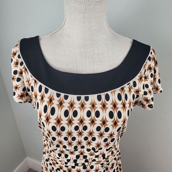 SANDRA  DARREN WOMEN'S DRESS WITH CAPPED SLEEVES RUCHED WAIST GEO DESIGN SIZE 10 - Picture 7 of 8